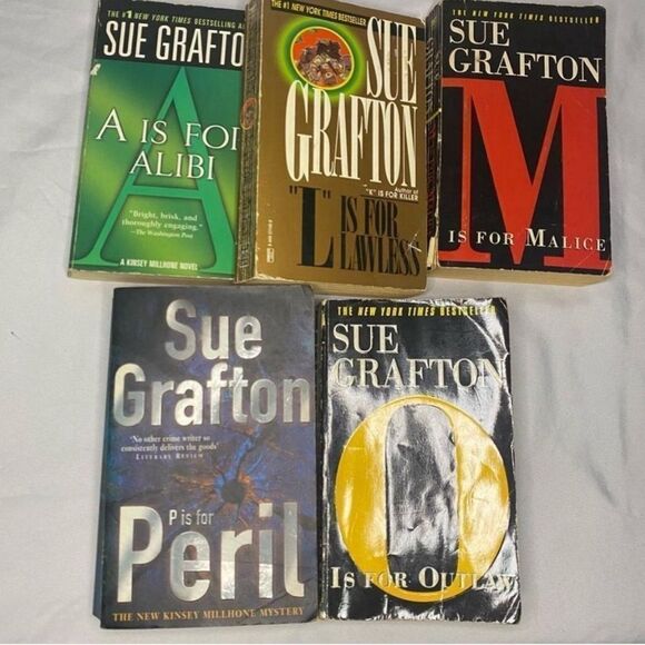 5 Sue Grafton Books - Picture 1 of 7